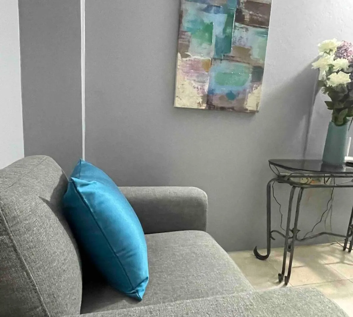 One Bedroom City Apartment Fully Ac With 24Hrs Security Kingston 0*,  Giamaica
