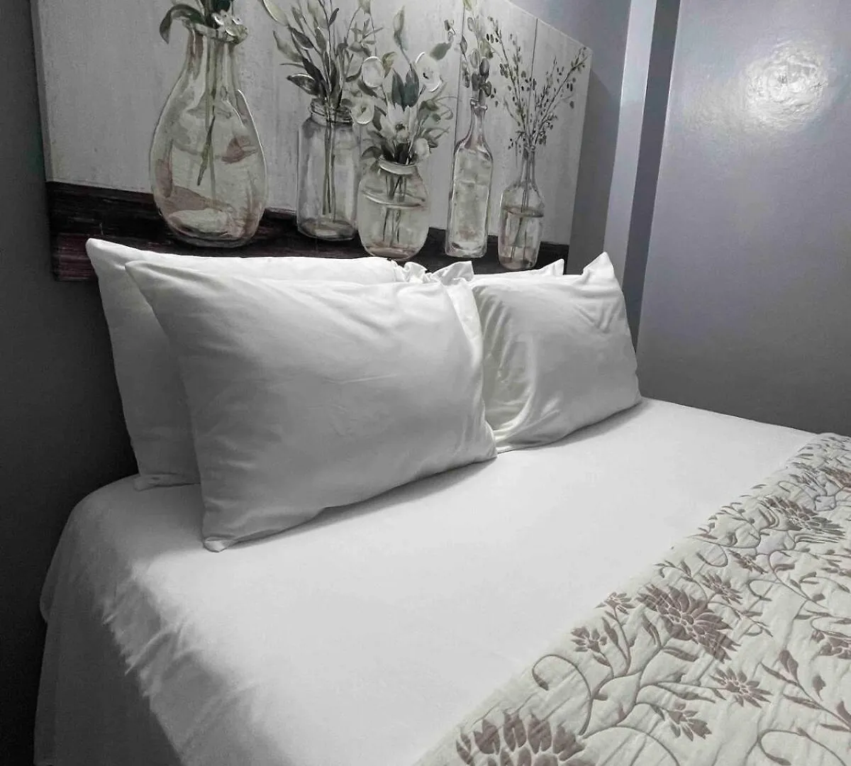 One Bedroom City Apartment Fully Ac With 24Hrs Security Kingston